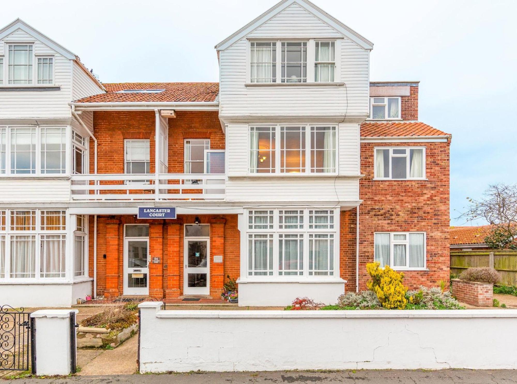 Sully's Cove, Stylish Near Pier