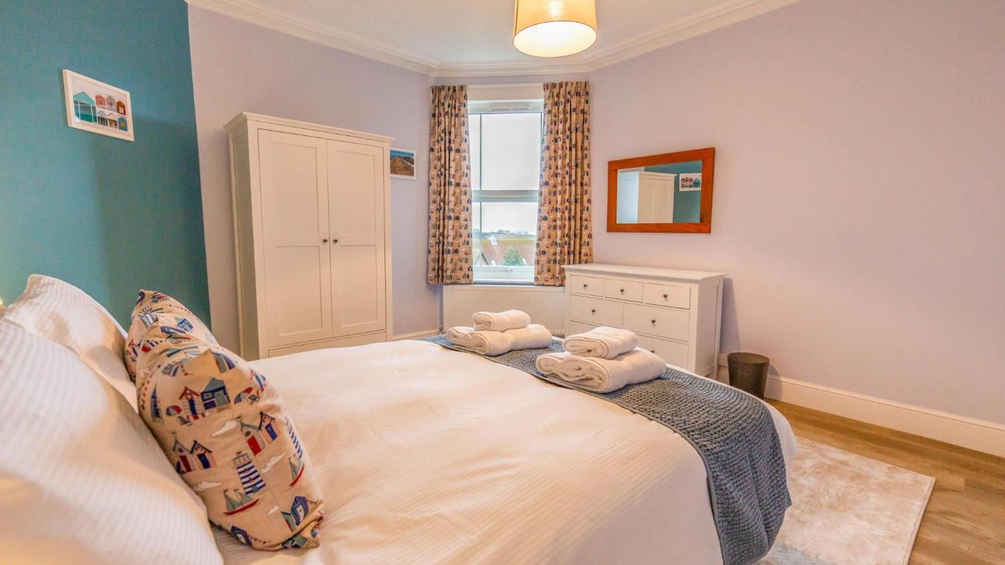 Sully's Cove, Stylish Near Pier Holiday home