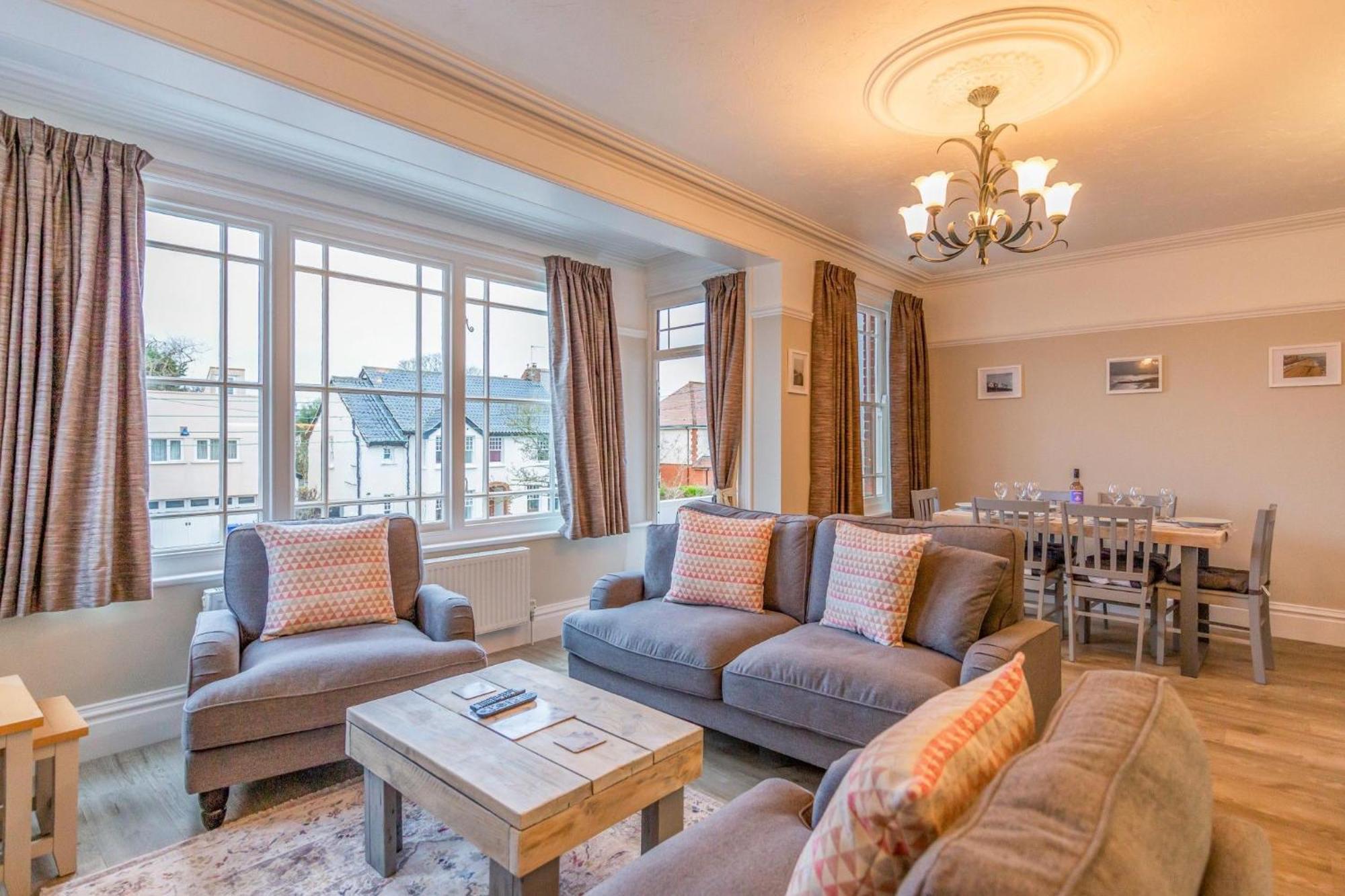 Sully's Cove, Stylish Near Pier