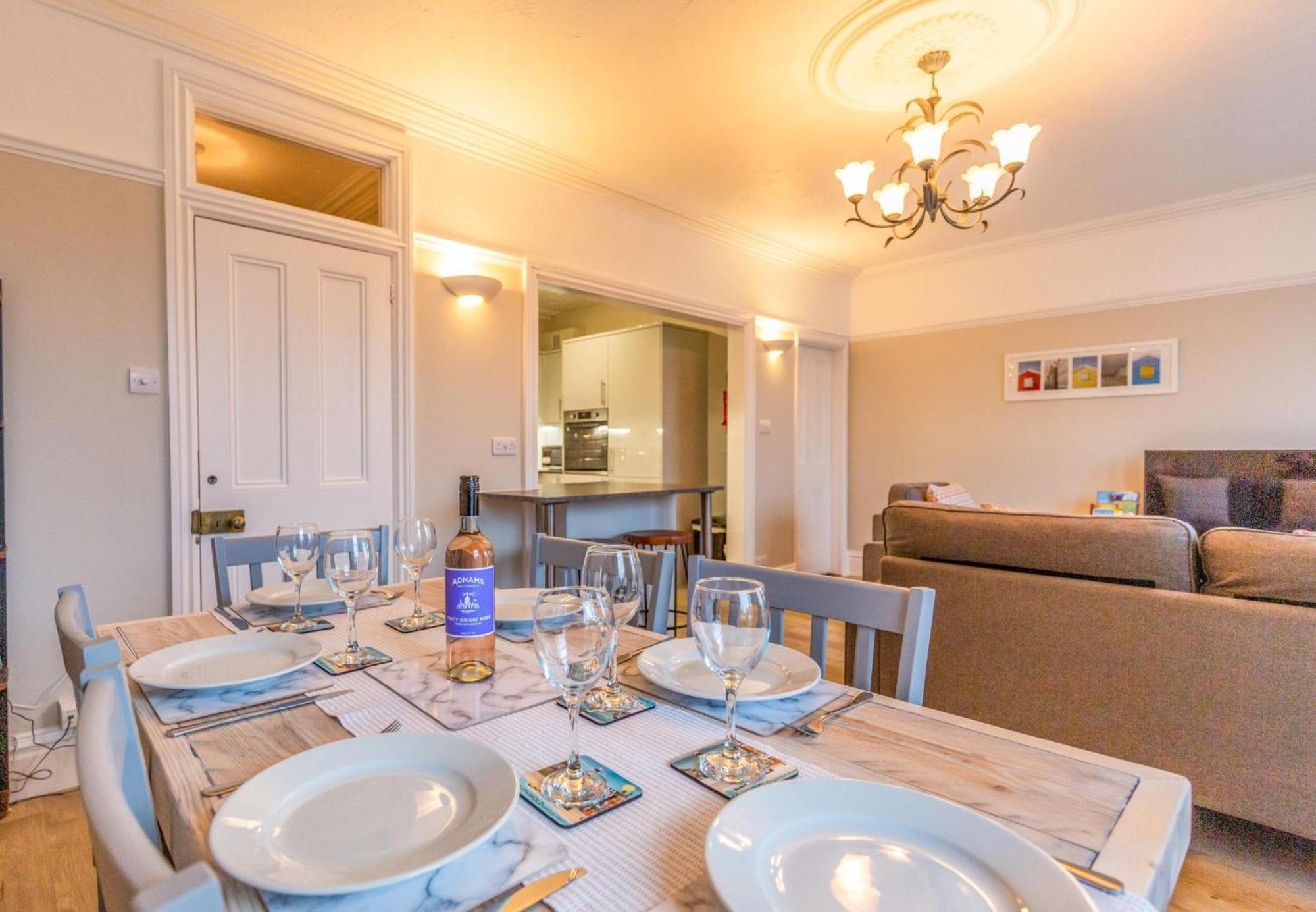 Sully's Cove, Stylish Near Pier Holiday home